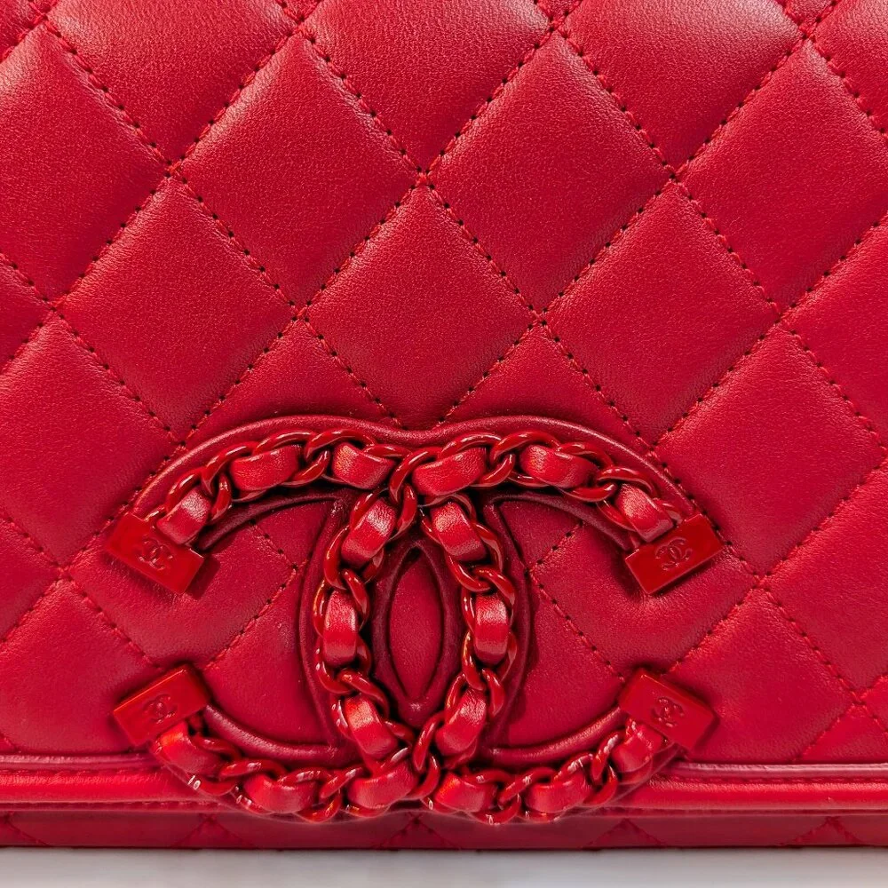 Chanel Rare Classic All-Red Flap Bag in Quilted Lambskin with Filigree CC - Picture 15 of 16